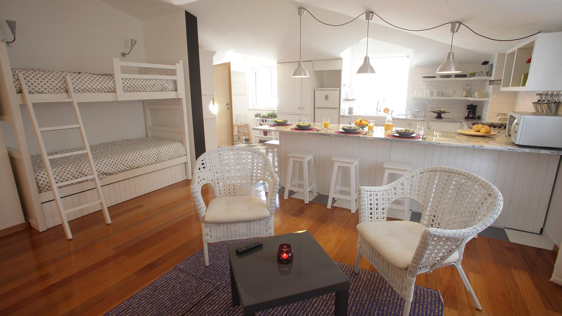 CASA DO JOAQUIM DA PRAIA - APARTAMENTO T1 (2º andar)